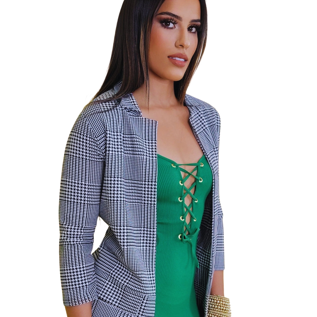 blazer cuadros
blazer elegante mujer
blazer chic
blazer casual oficina
blazer moderno
blazer mangas 3/4
blazer abierto
blazer sofisticado
blazer mujer premium
blazer GV Boutique