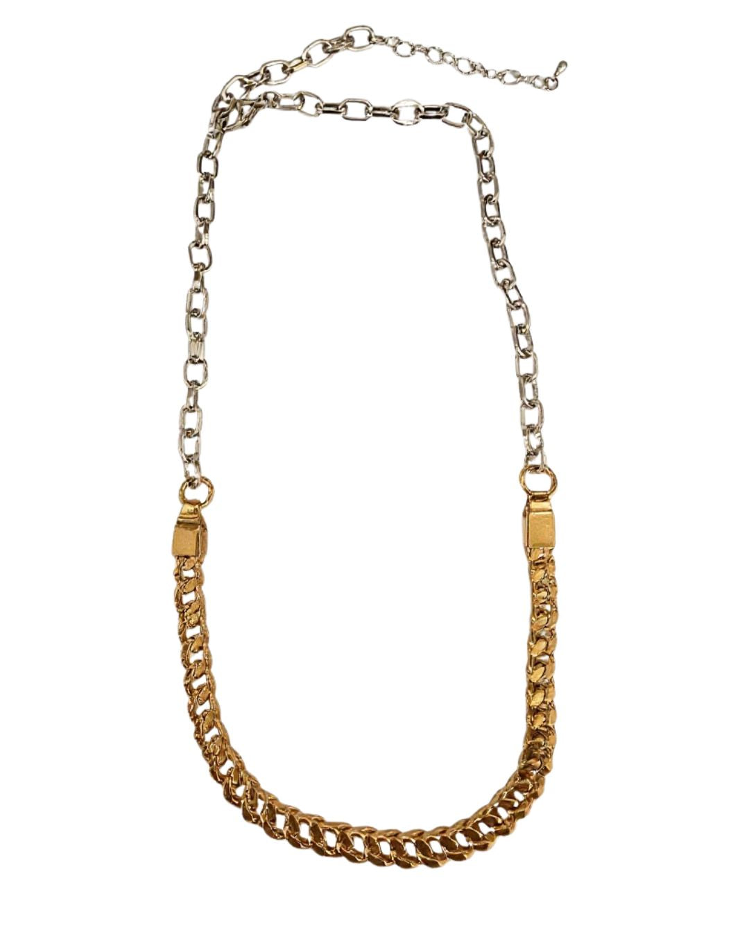 collar bicolor
collar dorado y plateado
collar ajustable
collar moderno mujer
cadena bicolor
accesorios dorados y plateados
joyería moderna
collar elegante mujer
collar versátil
GV Boutique joyería