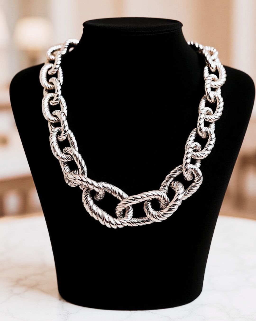 set collar y pantallas
collar rope plateado
pantallas rope
set eslabones plateados
joyería statement mujer
collar grueso plateado
accesorios elegantes mujer
set moderno mujer
collar estilo rope
GV Boutique joyería