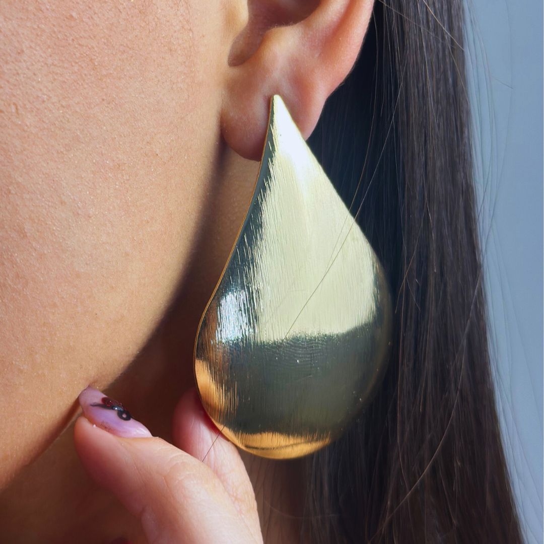 aretes dorados
aretes grandes
joyería elegante
accesorios modernos
aretes statement
aretes importados
accesorios de lujo
aretes GV
joyería contemporánea
GV Boutique