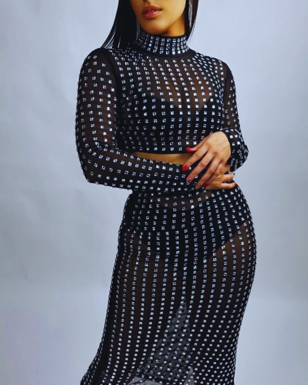 Top de malla
Top con cristales
Top transparente elegante
Moda premium
Top crop negro
GV Boutique
Look de noche
Top con pedrería
Tendencia 2025
Mujeres con estilo