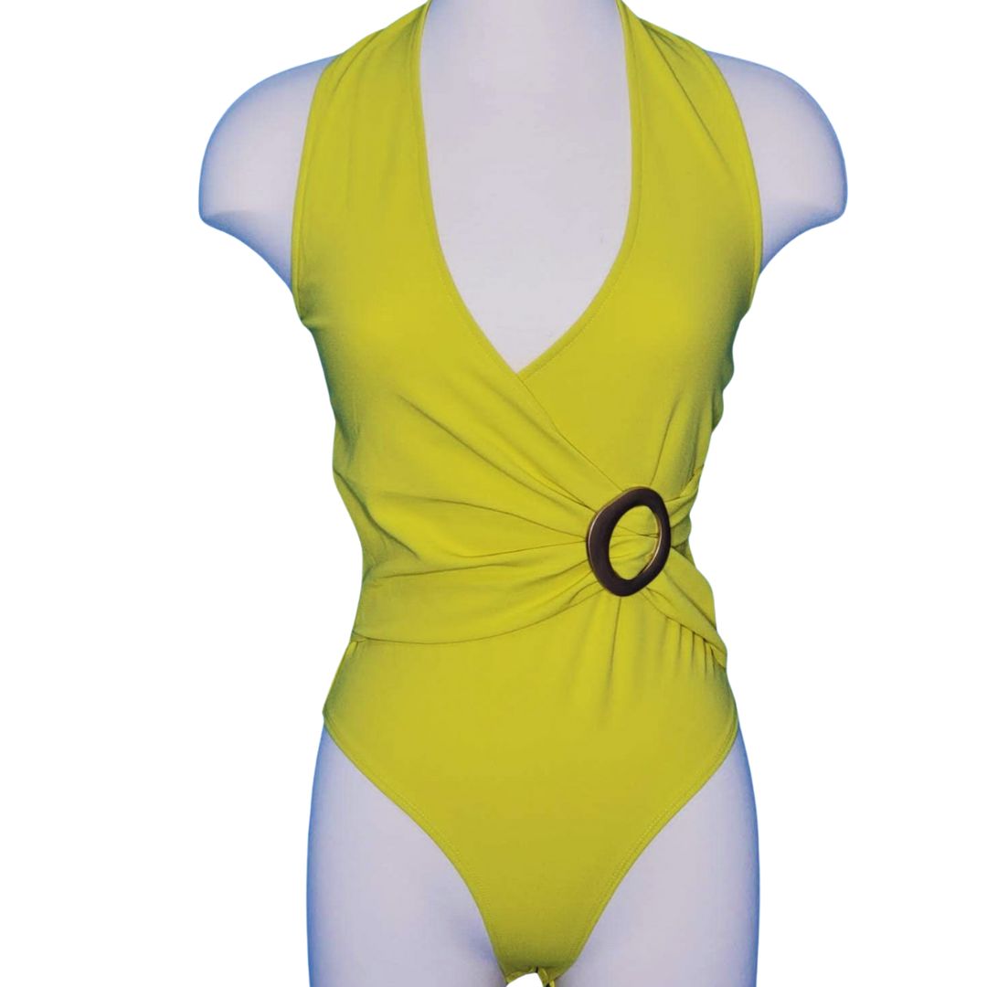 Bodysuit halter
Bodysuit elegante
Bodysuit moderno
Moda premium
Outfit casual chic
Estilo nocturno
Ropa femenina
Prendas versátiles
GV Boutique
Ropa importada mujer