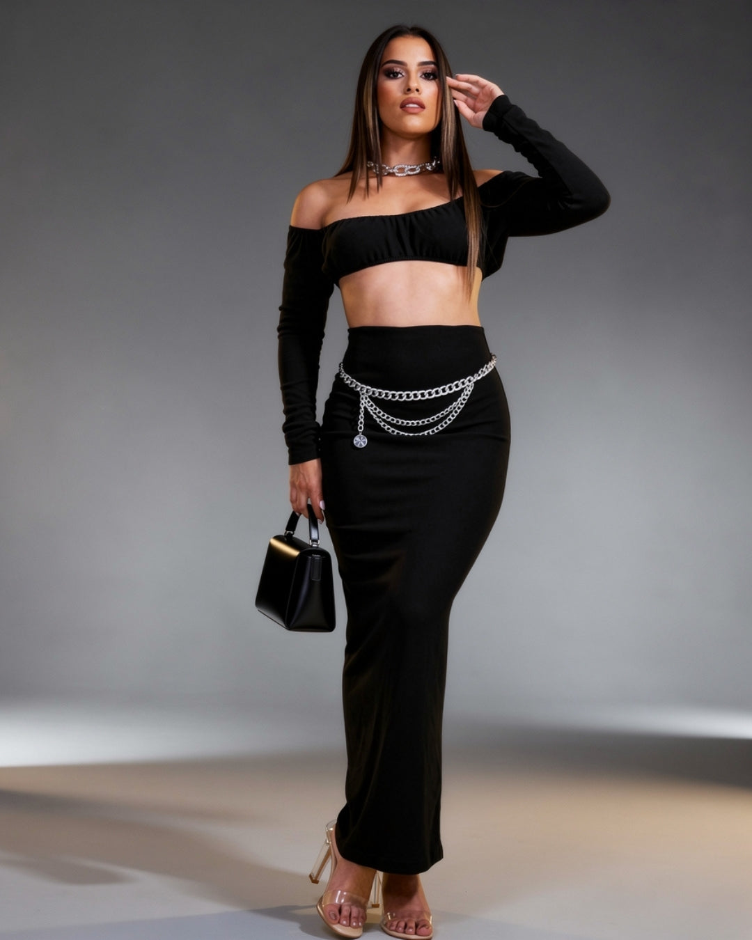 Alia — set negro de hombros descubiertos y falda maxi