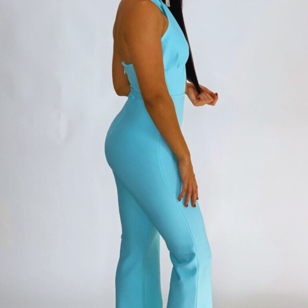 Jumpsuit aqua
Jumpsuit halter
Escote cruzado
Cintura alta
Jumpsuit elegante
Moda premium
Look de noche
Abertura frontal
GV Boutique
Mujeres con estilo