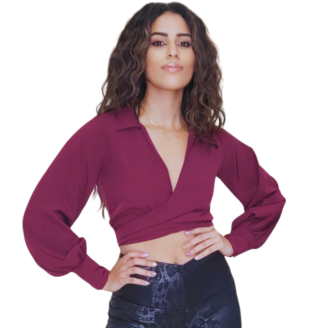 Top cruzado mujer 2025
Top color vino
Blusa crop manga larga
Moda femenina elegante
Ropa premium GV
Top chic para noche
Blusa casual sofisticada
Crop top moderno 2025
Estilo versátil mujer
Blusa con mangas de volumen