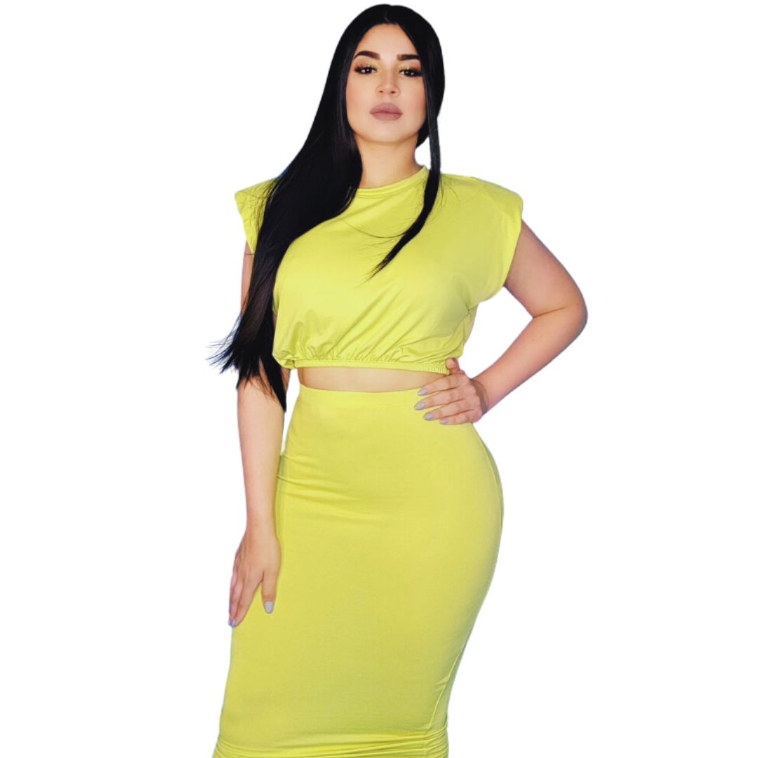 Set crop top falda midi
Ropa chic mujer
Outfit casual elegante
Moda caribeña
Conjunto amarillo
Conjunto verde lima
Ropa de verano
Estilo moderno mujer
Outfit versátil
Ropa femenina importada