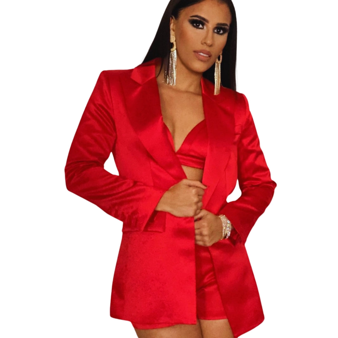 conjunto rojo satén
set blazer y pantalón
ropa elegante mujer
outfit de impacto
moda femenina chic
ropa para fiesta
GV Boutique conjunto
look de celebración
ropa sofisticada mujer
set rojo de noche
