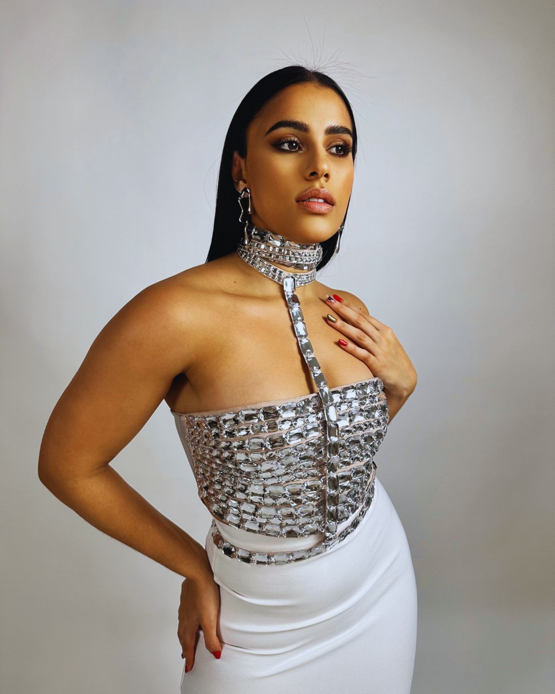 top brillante mujer
ropa de fiesta elegante
top de cristales
moda femenina 2025
look de noche glam
top halter elegante
ropa para eventos mujer
GV Boutique
outfit glam 2025
ropa de lujo moderna