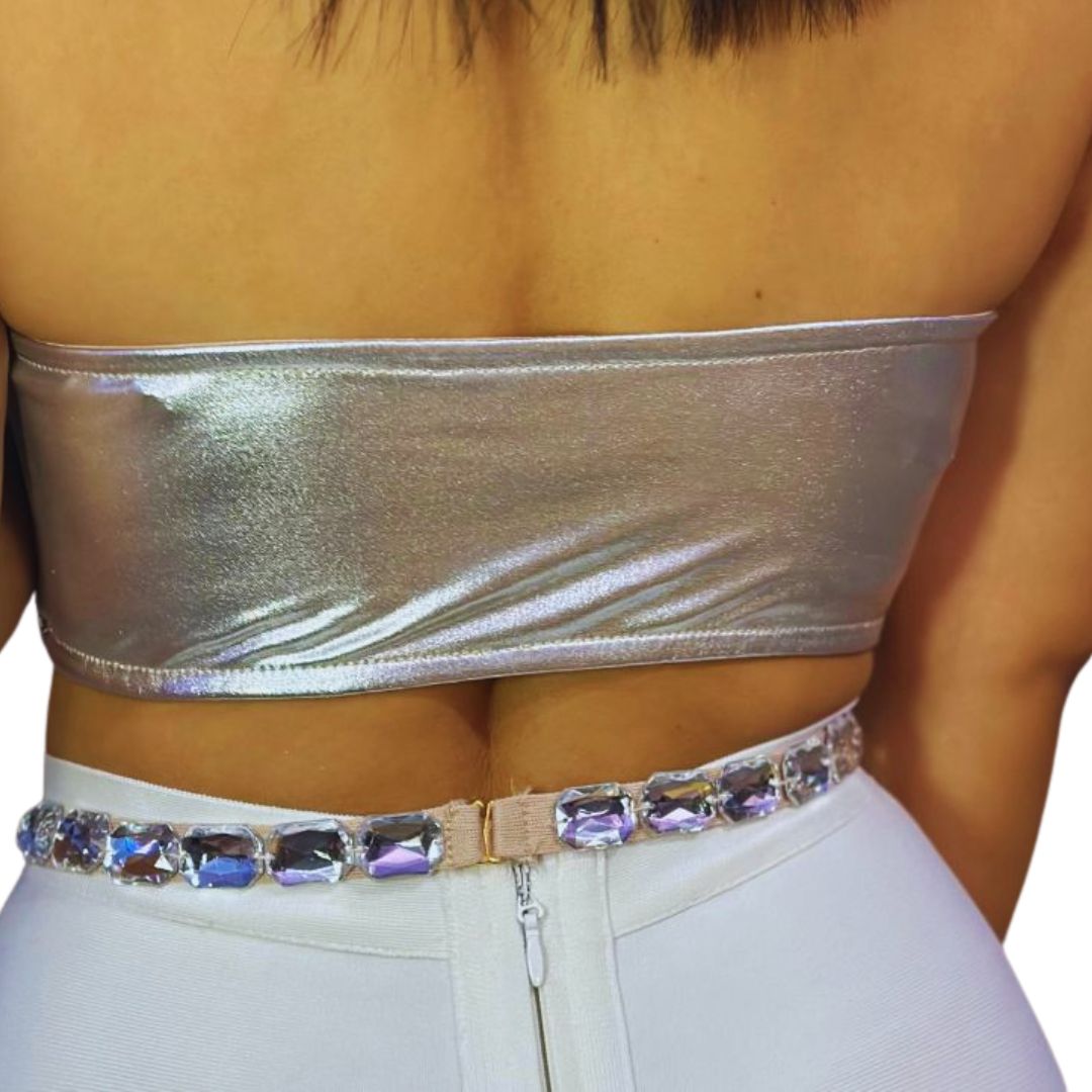 top brillante mujer
ropa de fiesta elegante
top de cristales
moda femenina 2025
look de noche glam
top halter elegante
ropa para eventos mujer
GV Boutique
outfit glam 2025
ropa de lujo moderna