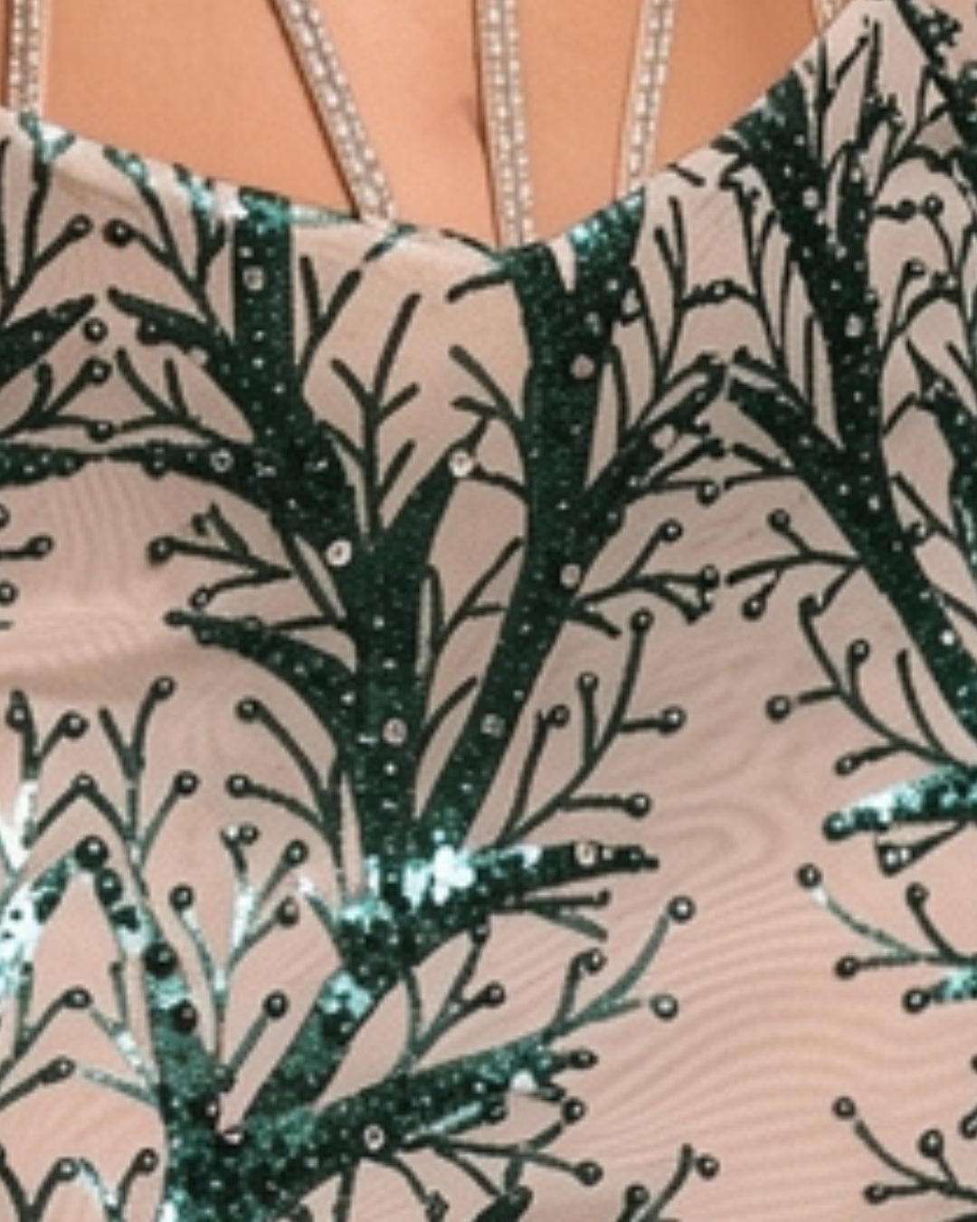 Orlisse — vestido mini bordado con transparencias y cadenas brillantes