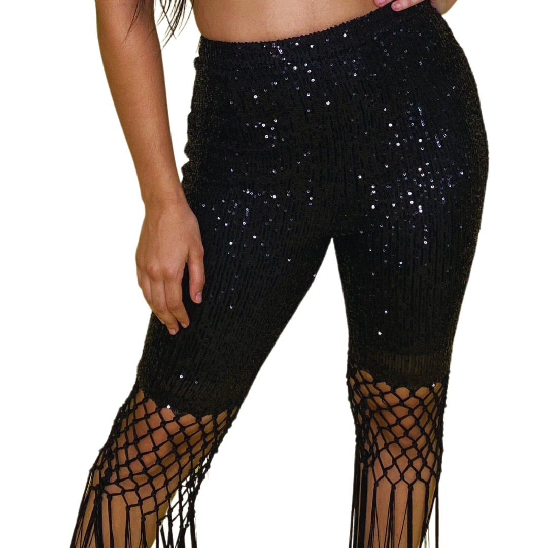 pantalón de lentejuelas
pantalón con flecos
pantalón de fiesta
pantalón tiro alto
pantalón negro elegante
moda nocturna
pantalón sexy mujer
pantalón de evento
pantalón con brillo
outfit para fiesta