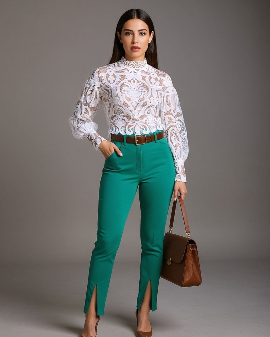 Eterna — blusa de encaje blanco con cuello alto y mangas abullonadas