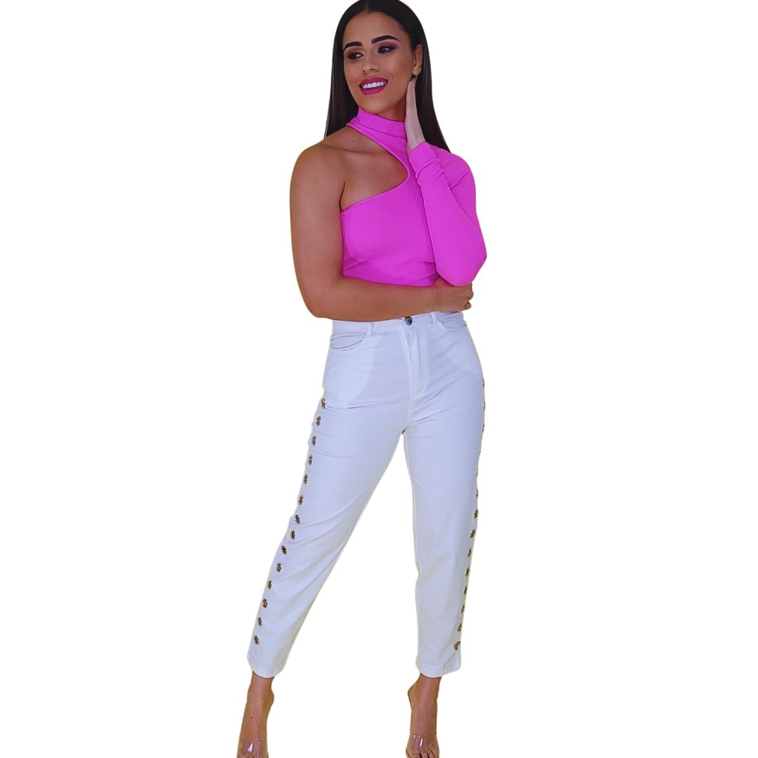 Pantalón blanco mujer
Pantalón ajustado
Cintura media
Corte tobillero
Detalles metálicos
Pantalón moderno
Look de noche
Outfit sofisticado
Moda femenina
GV Boutique