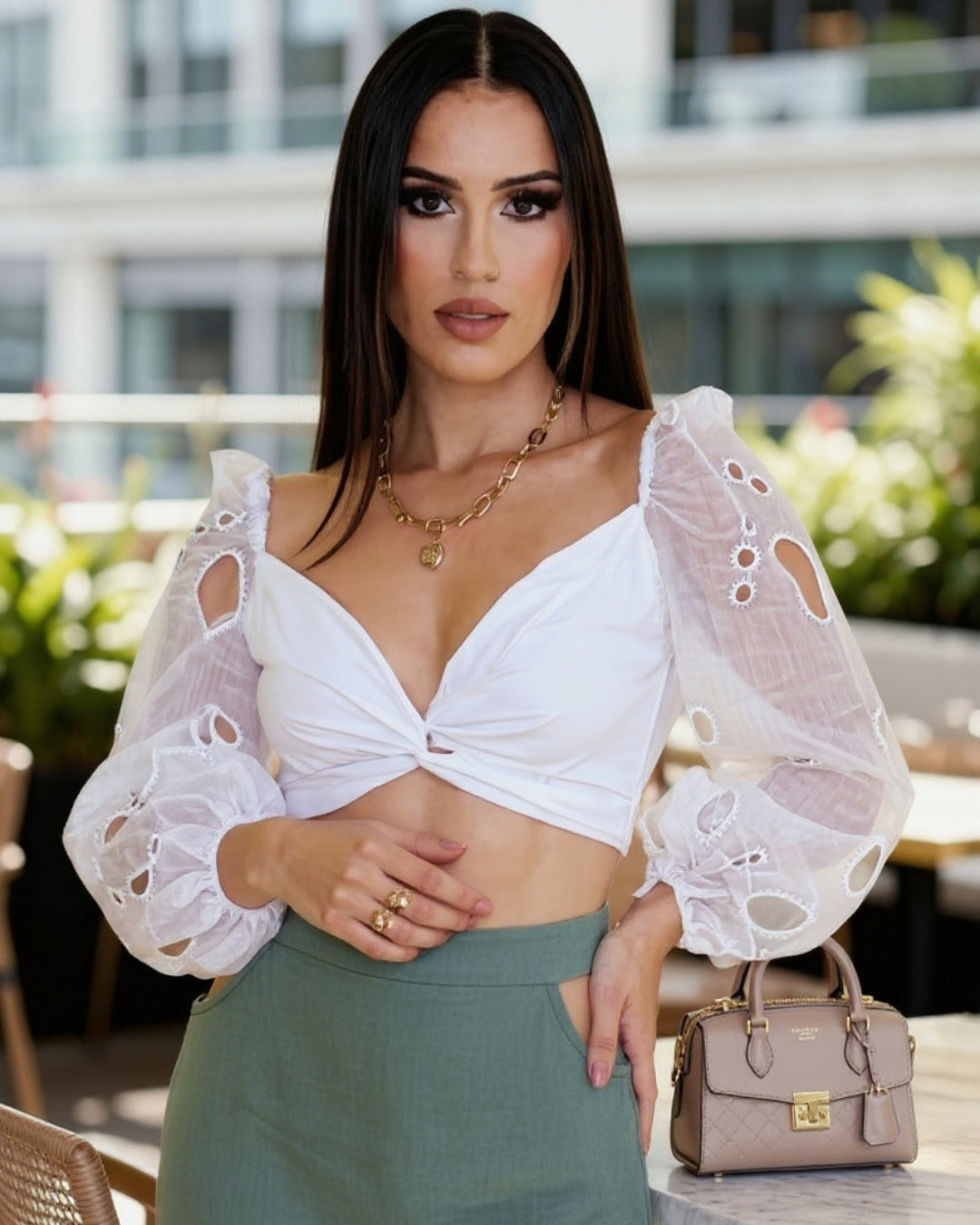 Renza — top corto boho con mangas abullonadas bordadas