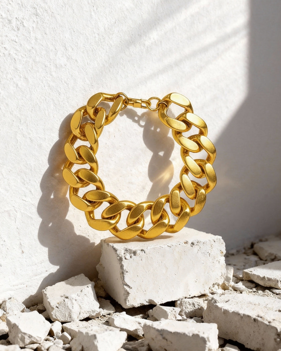 Velisse — collar de cadena gruesa dorada estilo statement con acabado pulido