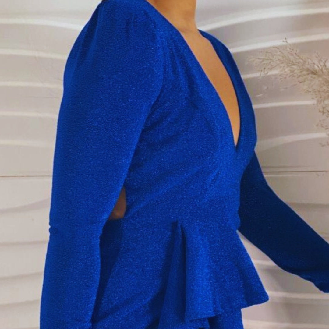 vestido azul real
vestido mini con volantes
vestido escote en V
vestido de noche
vestido manga larga
ropa elegante mujer
vestido fiesta azul
vestido sensual
vestido con brillo
moda femenina noche