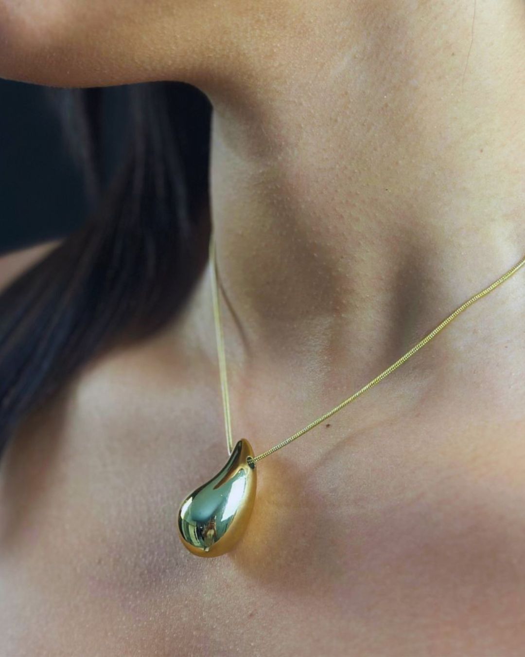 Collar Dorado con Colgante en Forma de Gota “Eterna” Bañado en Oro 18K