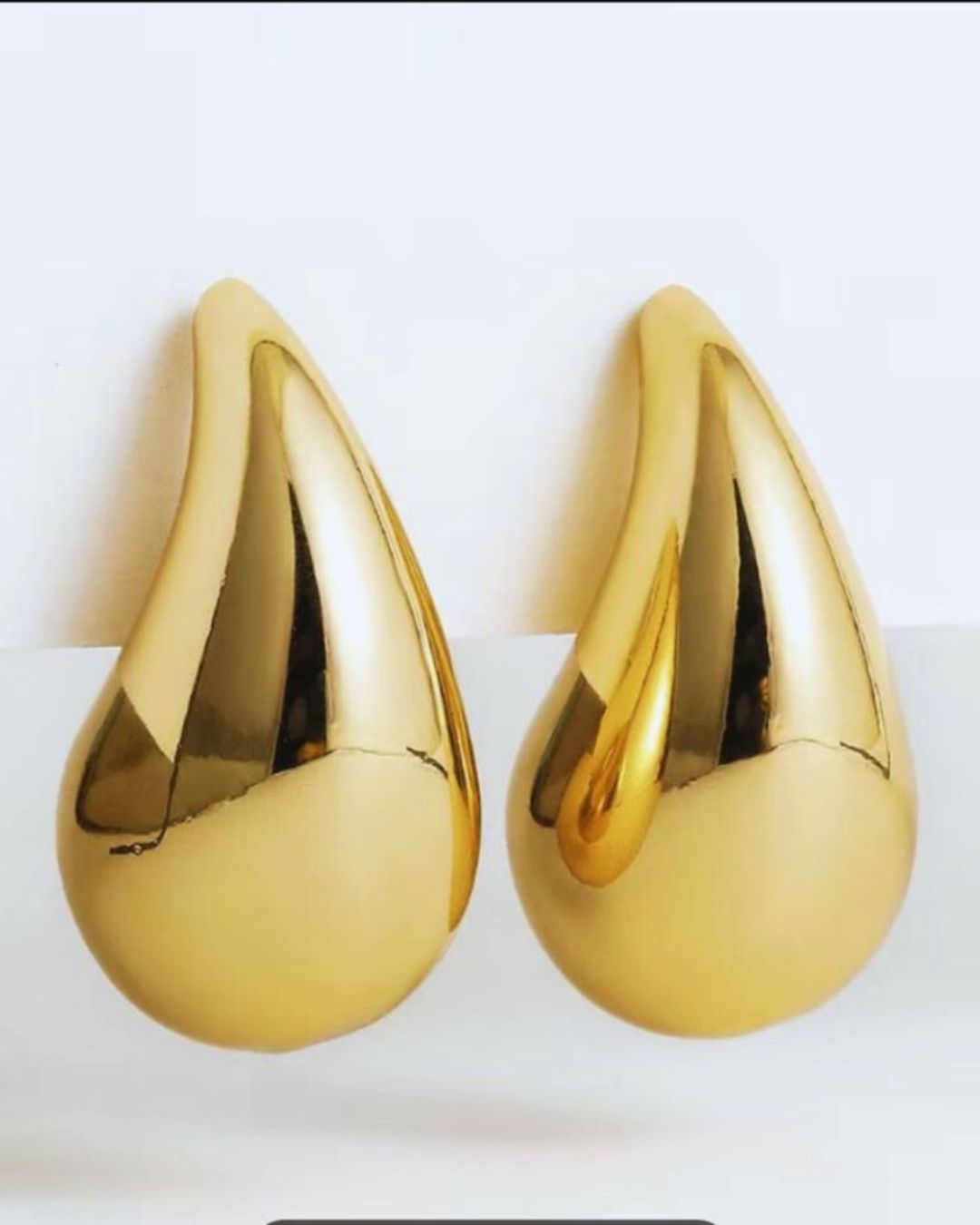 Armonique — aretes dorados de gota minimalista efecto espejo