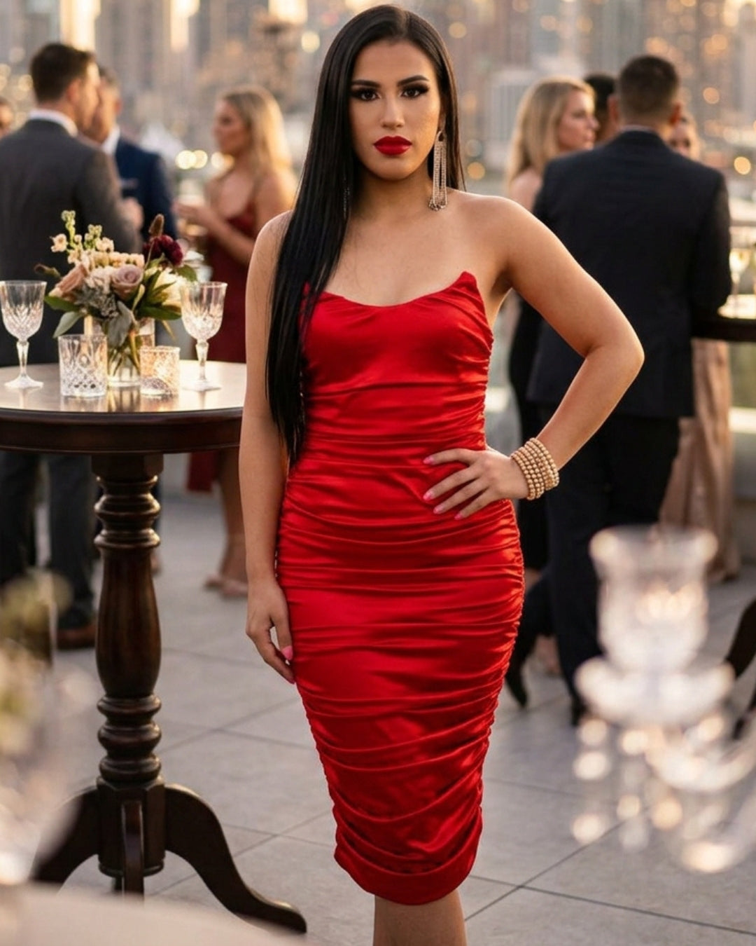 Éleve — vestido midi satinado rojo drapeado elegante