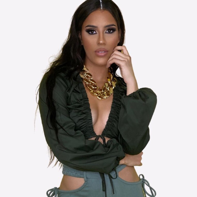 top corto mujer
crop top escote profundo
top con lazo frontal
blusa verde manga larga
ropa casual chic
crop top elegante
top sexy mujer
moda femenina moderna
top versátil casual
ropa mujer GV