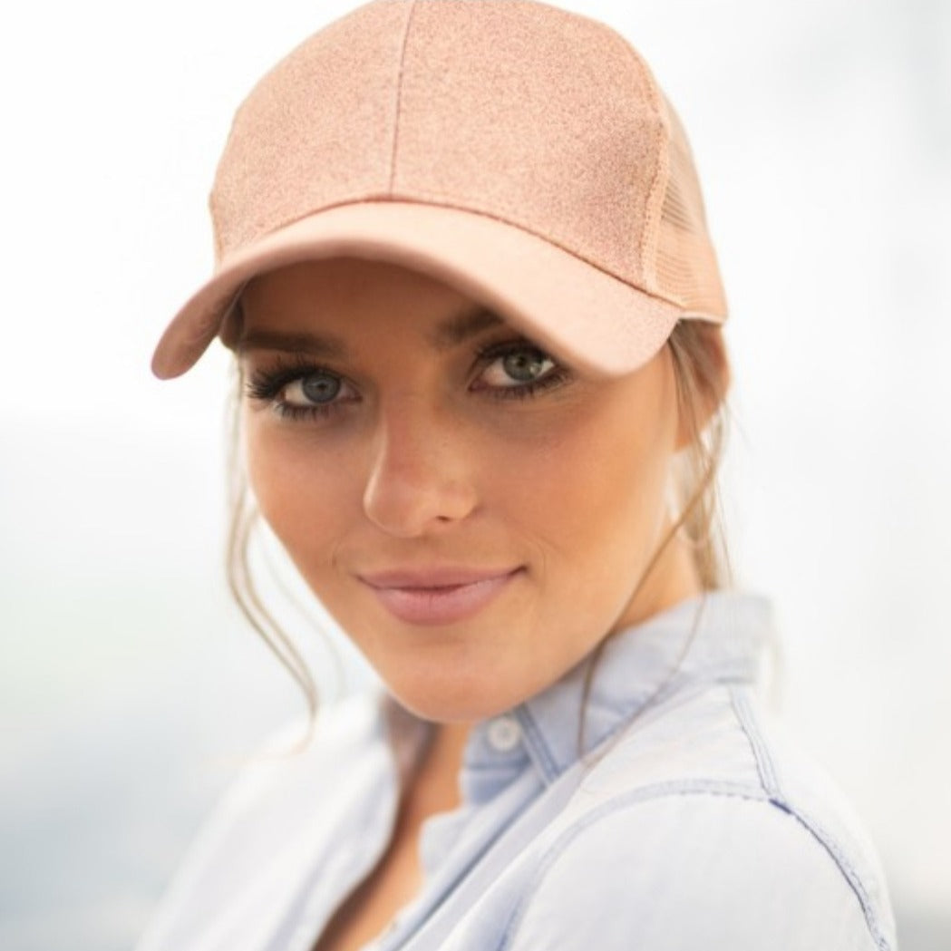 Glitter Cap
Gorra brillante mujer
Gorra rosa dorada
Gorra negra elegante
Accesorios playa chic
Gorra casual con brillo
Estilo urbano premium
Gorra ajustable velcro
Accesorios GV Boutique
Moda femenina Puerto Rico
