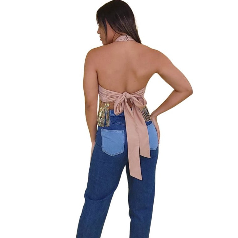 top halter mujer
top beige con flecos dorados
top elegante 2025
ropa femenina boutique
top sofisticado
outfit de noche mujer
tendencias moda 2025
GV Boutique
top fiesta mujer
top glamuroso