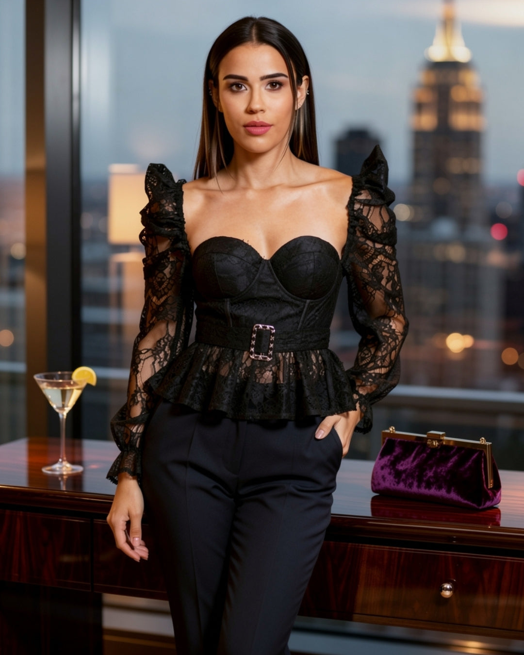 Noctelle — blusa de encaje negro con corset y mangas abullonadas