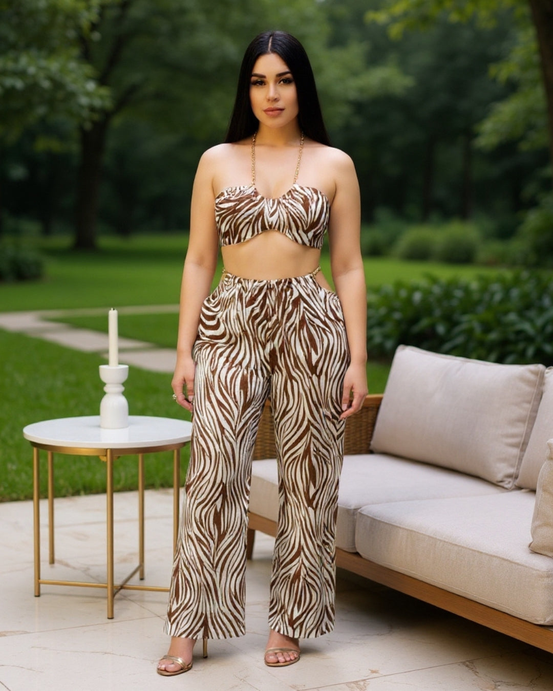 Zyra — conjunto halter con cadena dorada y pantalón animal print