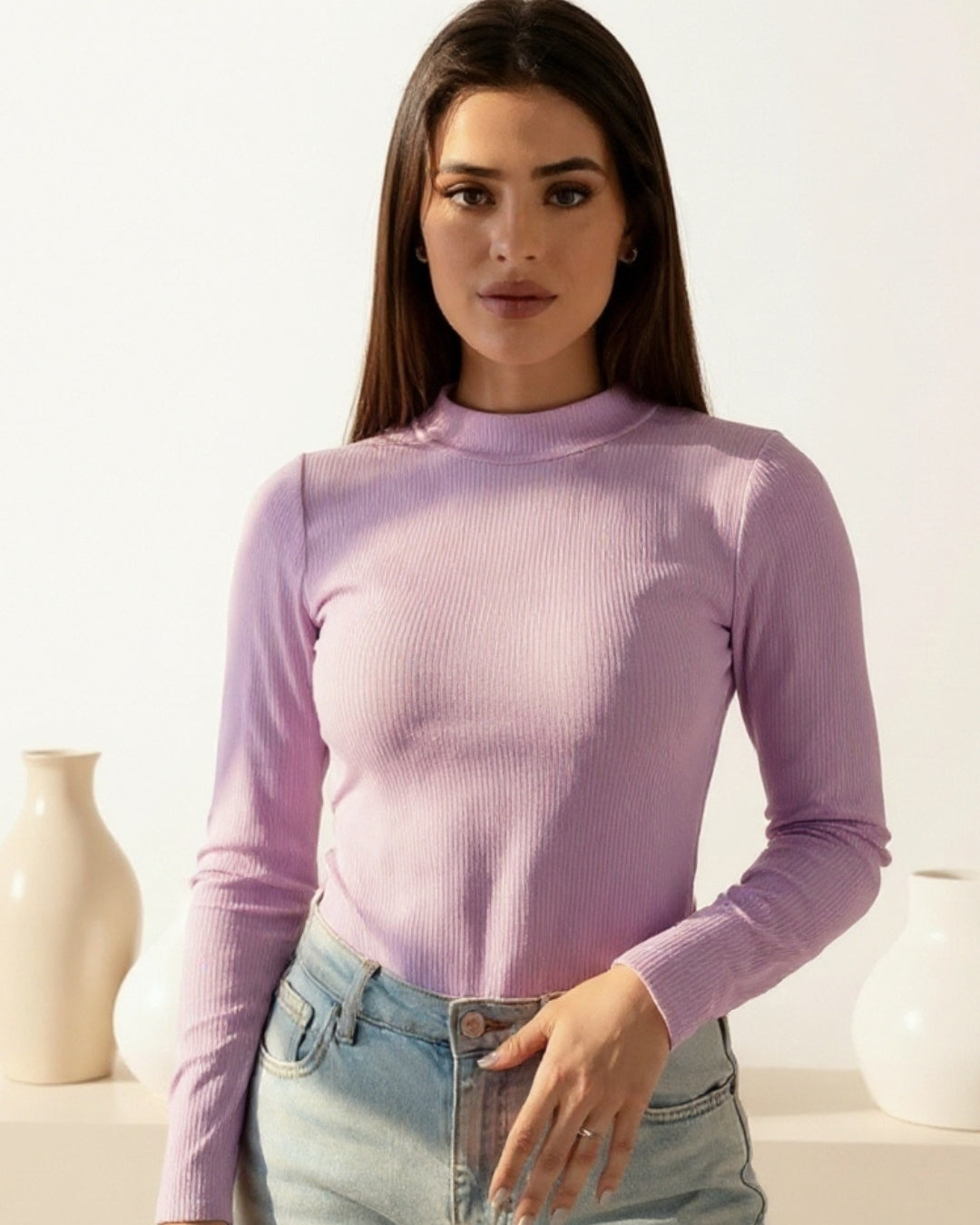 Luméa — body lavanda con espalda abierta y cadenas doradas