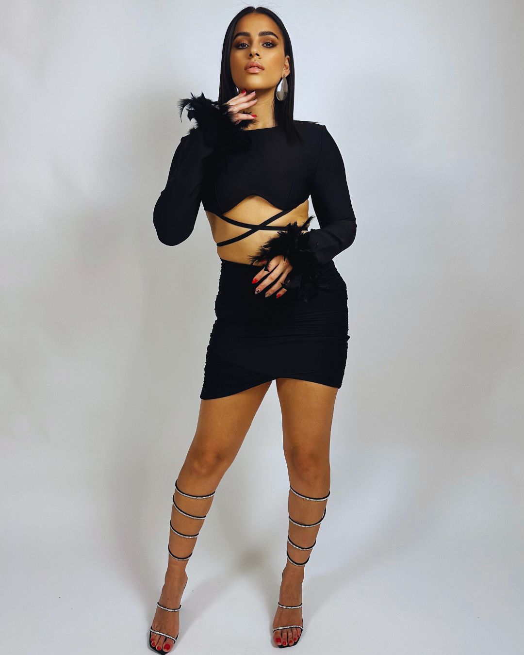 Falda negra mujer
Mini falda ajustada
Falda asimétrica
Falda elegante
Look de noche
Moda premium
GV Boutique
Falda versátil
Tendencia 2025
Mujeres con estilo