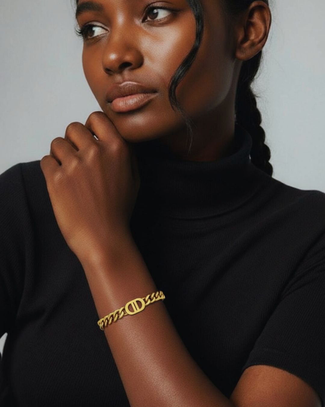 pulsera dorada
pulsera de cadena
pulsera elegante
accesorios de mujer
joyería moderna
moda femenina
estilo chic
accesorios de boutique
pulsera ajustable
joyería dorada