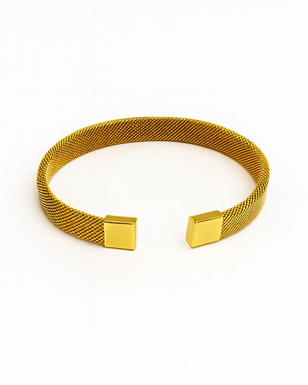 pulsera dorada
pulsera rígida
pulsera ajustable
joyería waterproof
joyería hipoalergénica
accesorios de mujer
estilo chic
joyería dorada
moda femenina
accesorios de boutique