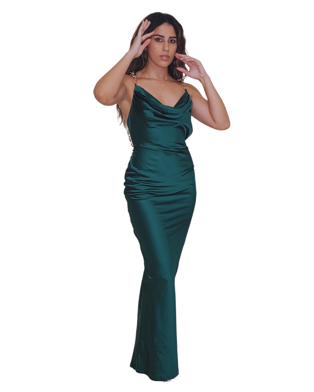 vestido verde satinado
vestido con cadenas
vestido espalda descubierta
vestido elegante 2025
ropa femenina boutique
vestido largo gala
outfit de noche mujer
tendencias moda 2025
GV Boutique
vestido fiesta mujer