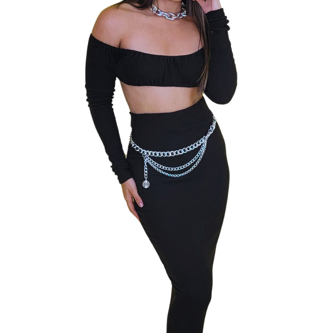 conjunto negro elegante
ropa dos piezas mujer
crop top hombros descubiertos
falda maxi ajustada
look noche GV
ropa urbana femenina
GV Boutique
outfit negro chic
ropa ajustada mujer
ropa elegante 2025