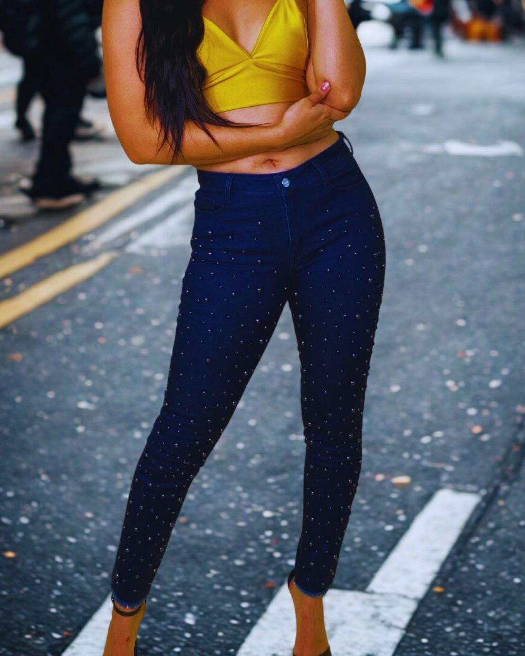 jeans skinny
denim azul oscuro
jeans con perlas
pantalón entallado
moda femenina
ropa elegante casual
outfits con brillo
jeans stretch mujer
moda chic 2025
GV Boutique jeans