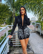 Vestido blazer
Vestido mini
Vestido con rhinestones
GV Boutique
Vestido negro elegante
Vestido de lujo
Vestido fiesta
Tendencia 2025
Look glam
Moda premium mujer