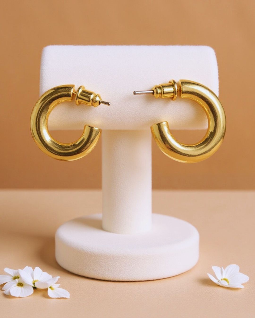 aretes dorados
aretes hoop finos
aretes minimalistas dorados
aretes aro dorado
accesorios dorados mujer
aretes estilo moderno
joyería dorada fina
aretes tendencia 2025
aretes elegantes mujer
GV Boutique accesorios