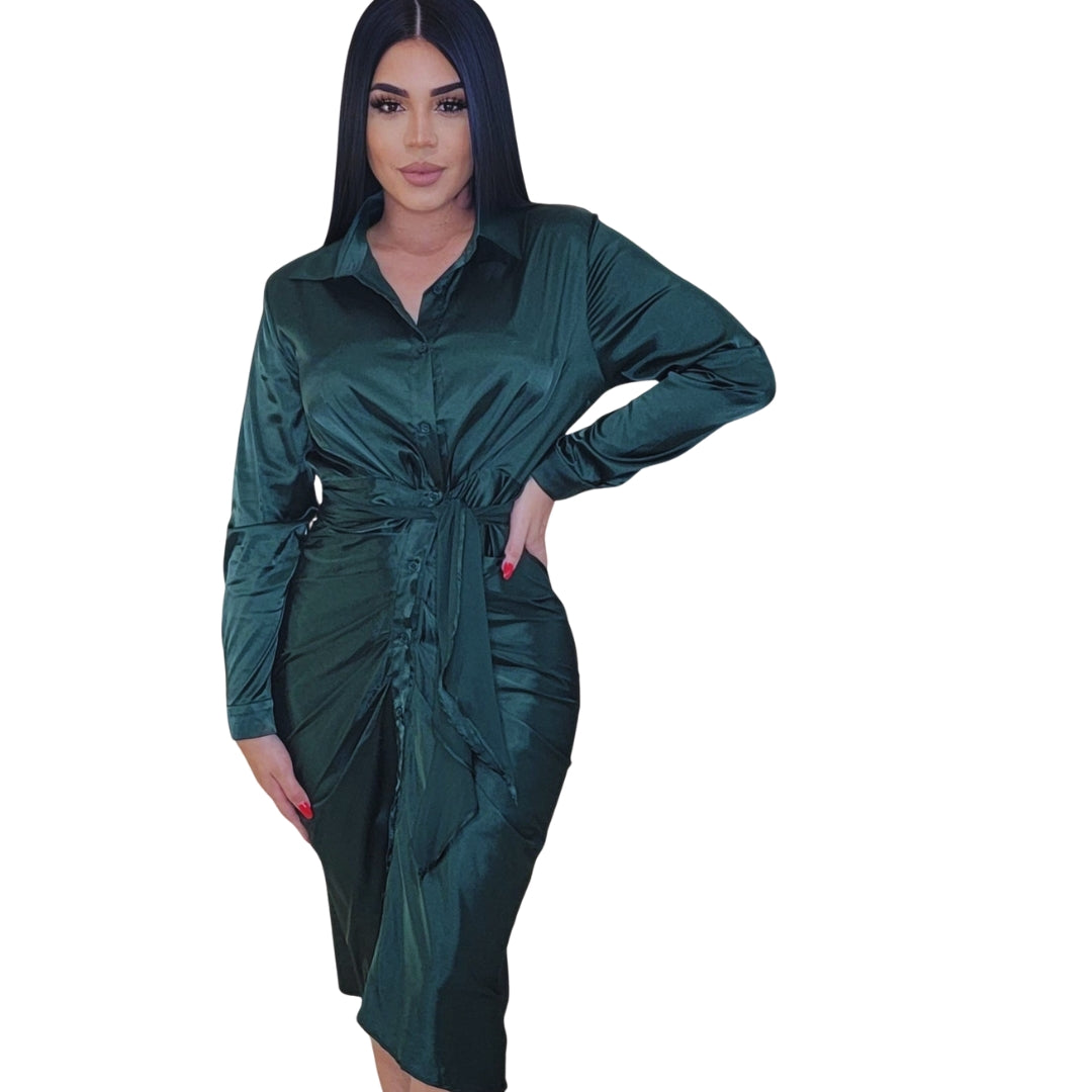 vestido camisero satinado
vestido midi elegante
ropa boutique mujer
vestido verde esmeralda
moda ejecutiva femenina
outfit elegante diario
vestido con lazo cintura
ropa GV Boutique
estilo minimalista elegante
vestido formal cómodo