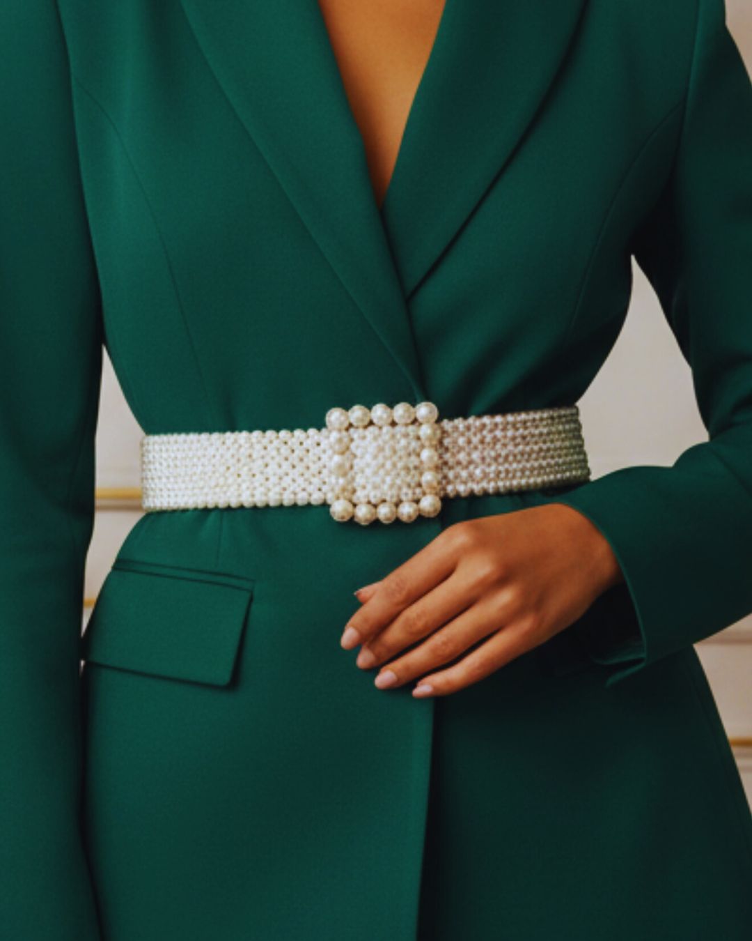 cinturón perlas
belt luxury
accesorios elegantes
fashion latina
cinturón dorado
outfit formal mujer
accesorios premium
waist belt mujer
tendencias moda
GV Boutique