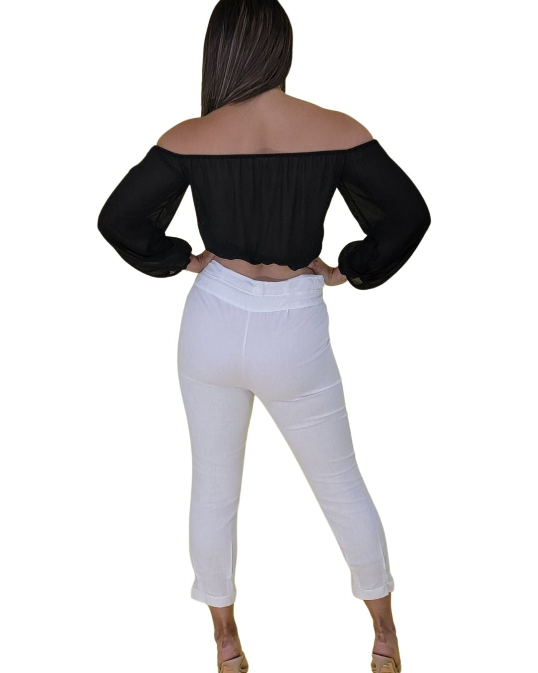 pantalón capri blanco
pantalón de hilo mujer
moda casual chic
pantalón verano elegante
pantalón fresco mujer
pantalón blanco capri
básicos de verano
moda tropical femenina
pantalón casual con lazo
ropa importada mujer