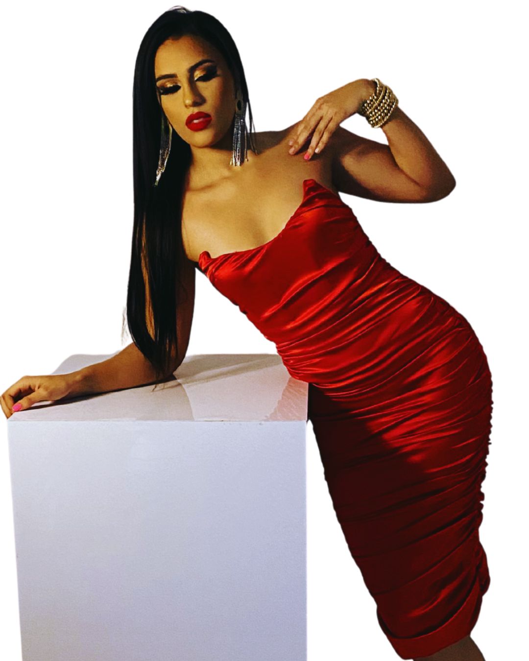 vestido rojo satinado
vestido elegante mujer
vestido midi de fiesta
ropa femenina 2025
moda femenina chic
vestido noche elegante
ropa para eventos especiales
look romántico moderno
vestido ajustado de satén
GV Boutique dresses