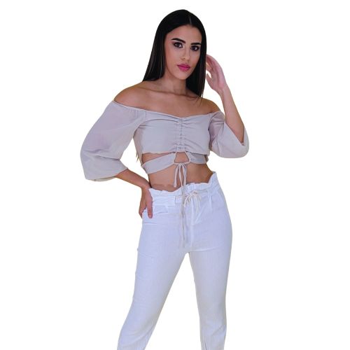 Blusa off shoulder
Blusa envolvente
Top con amarre frontal
Blusa elegante
Blusa casual chic
Ropa premium mujer
Blusa romántica
Outfit sofisticado
Blusa versátil
Moda GV