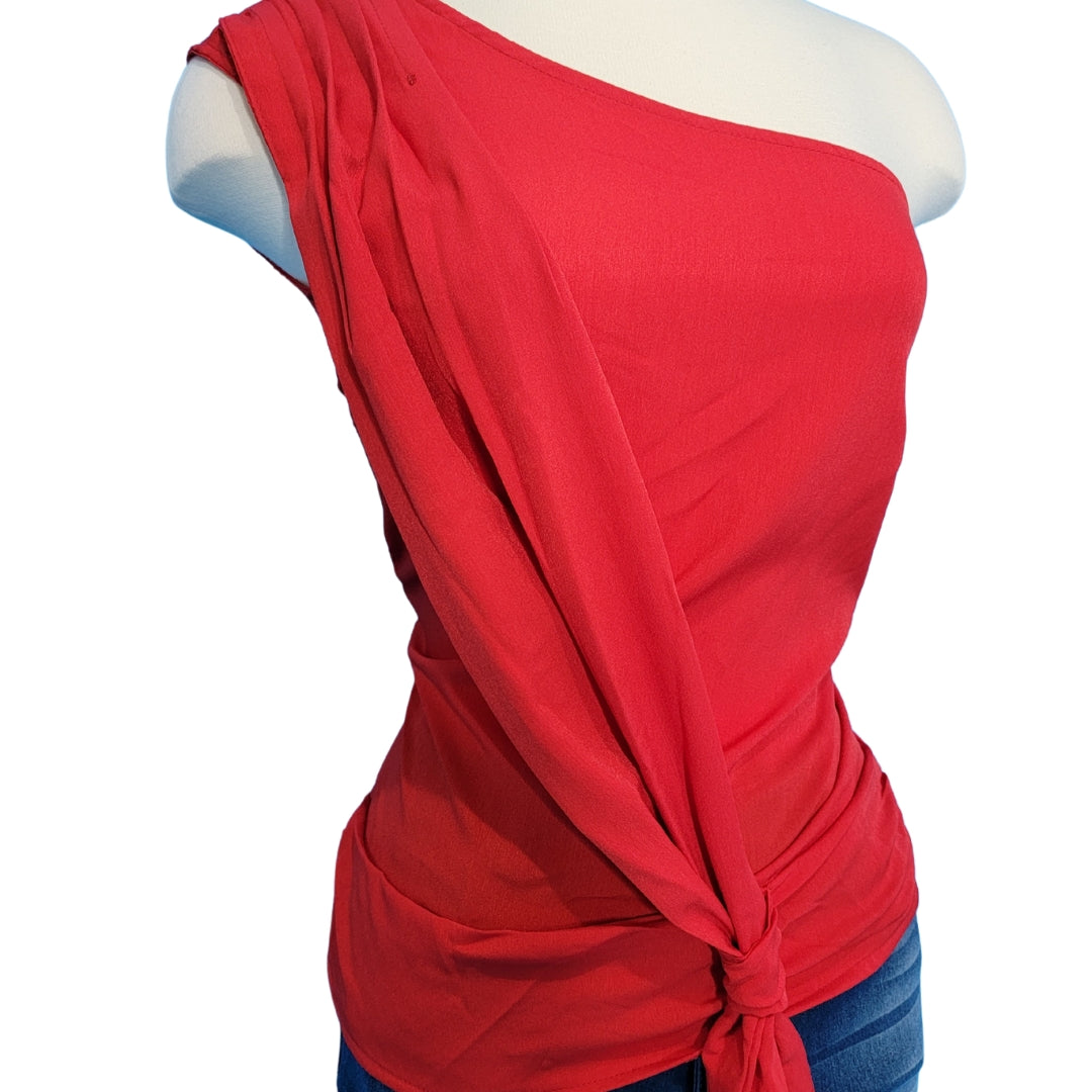 blusa un hombro
top asimétrico
nudo en la cintura
blusa elegante
casual chic
verano caribe
tela suave
ajuste cómodo
look de noche
GV Boutique