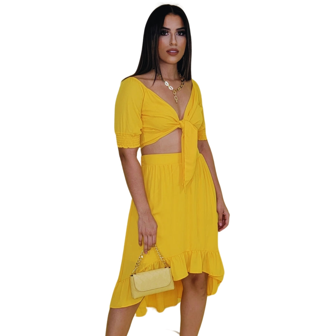 conjunto dos piezas
crop top con lazo
falda midi volantes
outfit bohemio chic
moda casual femenina
conjunto elegante mujer
ropa veraniega mujer
conjunto falda y top
conjunto frescura caribeña
estilo chic moderno