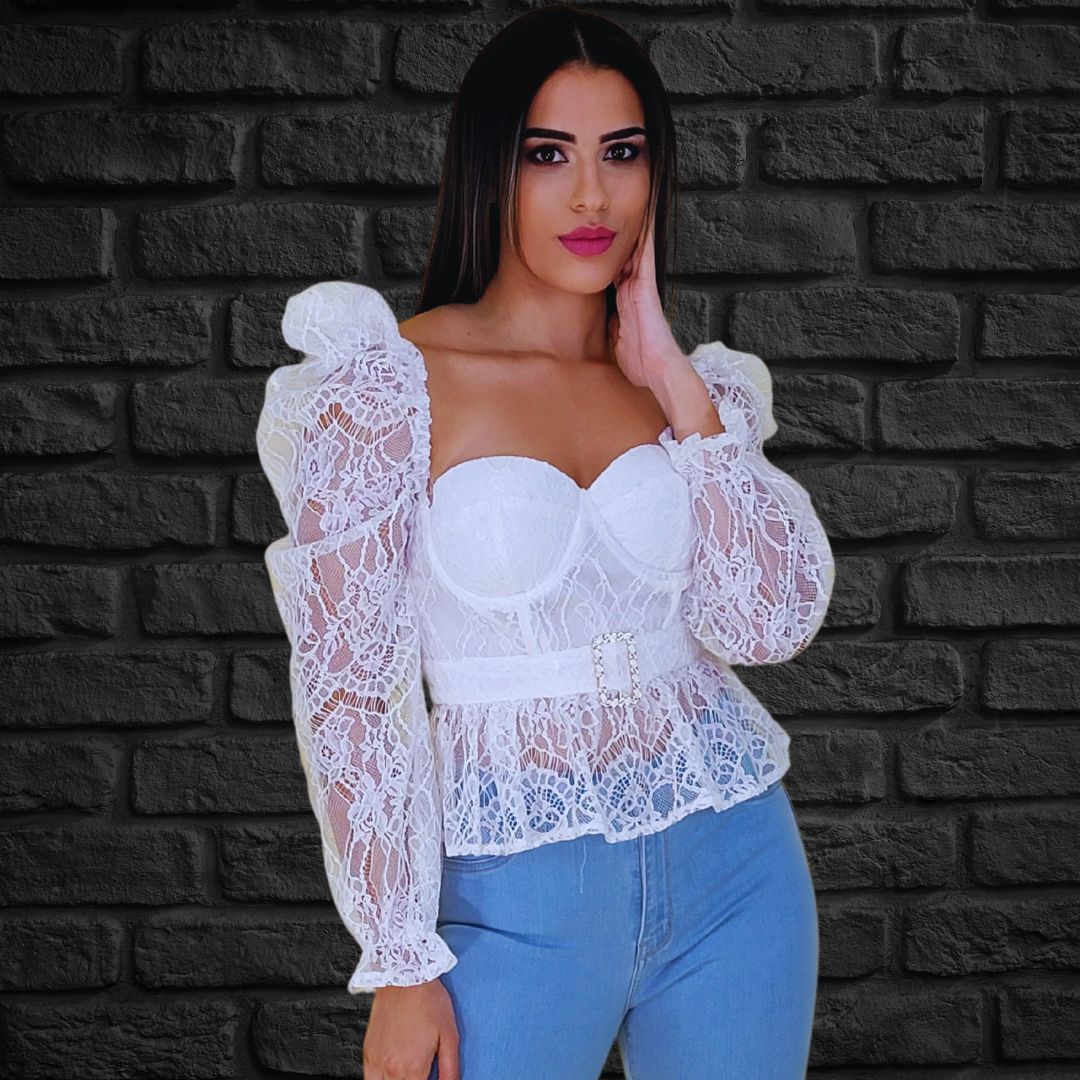 blusa encaje blanca
blusa corset mujer
blusa mangas abullonadas
blusa elegante 2025
ropa femenina boutique
blusa con cinturón
outfit romántico mujer
tendencias moda 2025
GV Boutique
blusa fiesta mujer