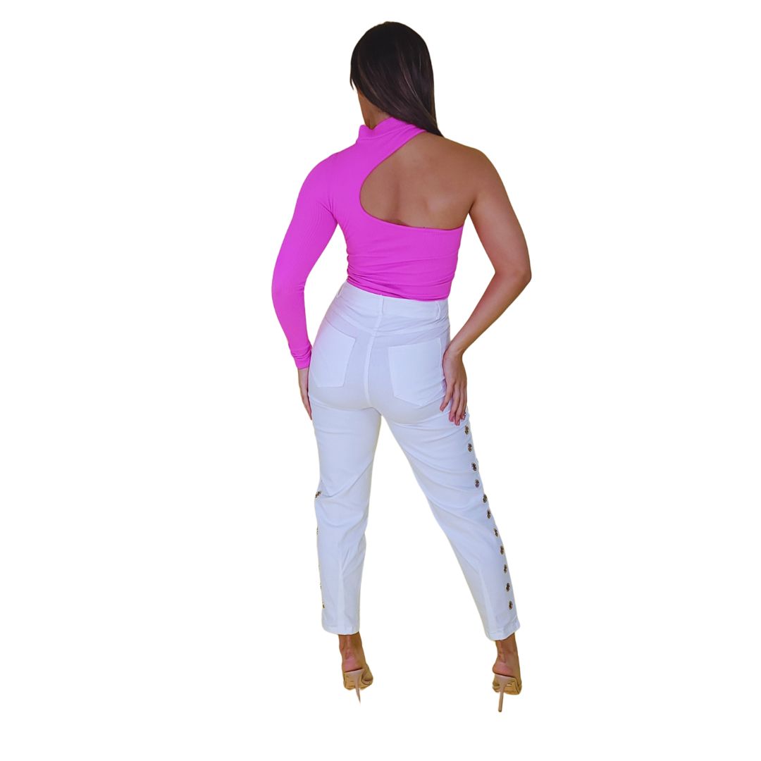 Pantalón blanco mujer
Pantalón ajustado
Cintura media
Corte tobillero
Detalles metálicos
Pantalón moderno
Look de noche
Outfit sofisticado
Moda femenina
GV Boutique