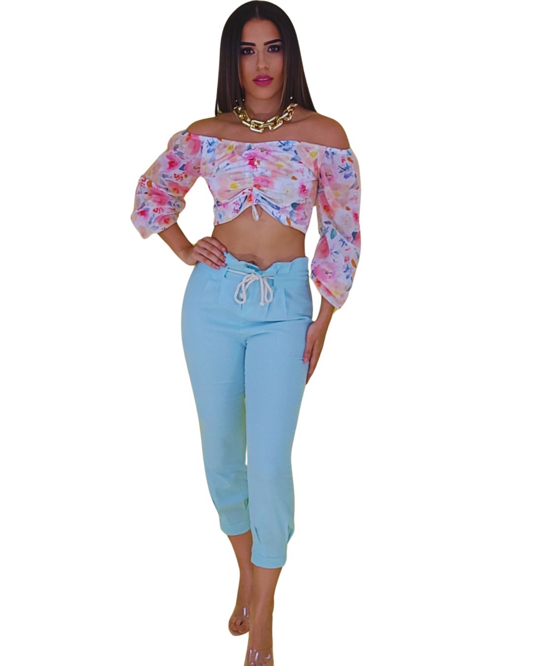Pantalón capri
Pantalón azul pastel
Moda casual chic
Pantalón relax mujer
Ropa fresca verano
Outfit casual femenino
Pantalón con lazo
Ropa importada mujer
Moda ligera Puerto Rico
Pantalón capri primavera