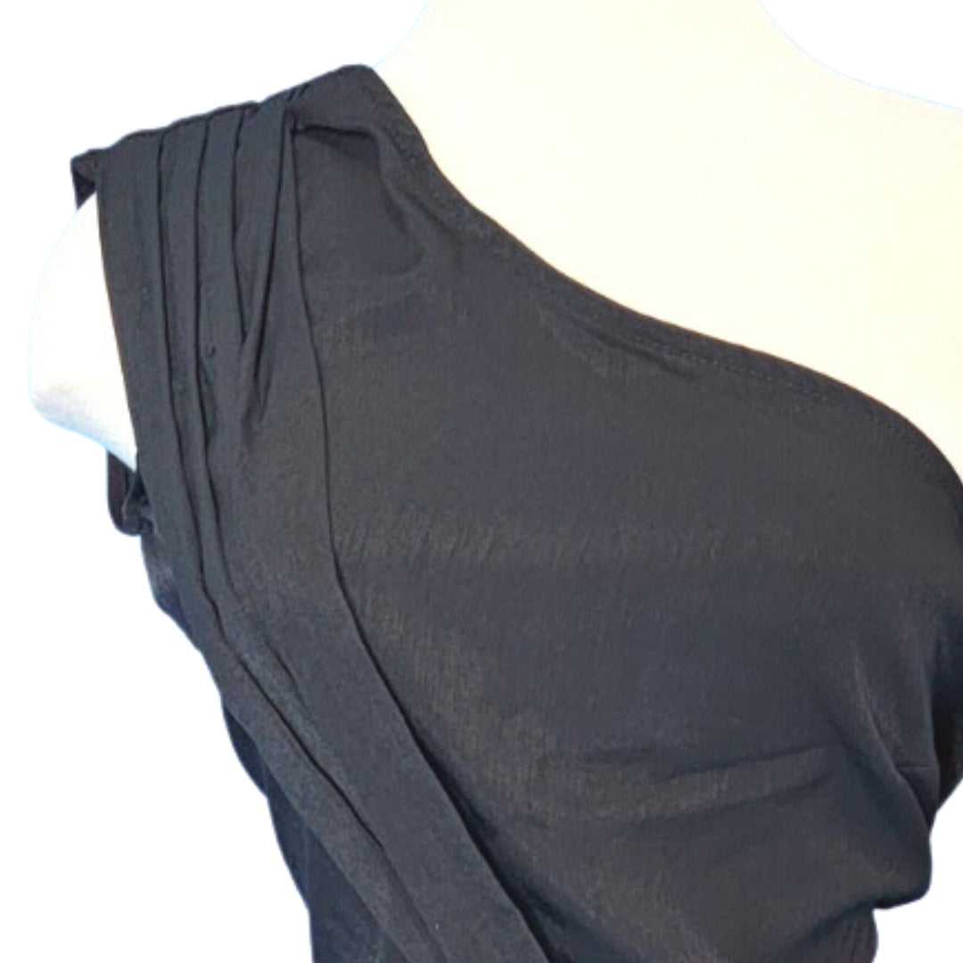 blusa un hombro
top asimétrico
nudo en la cintura
blusa elegante
casual chic
verano caribe
tela suave
ajuste cómodo
look de noche
GV Boutique