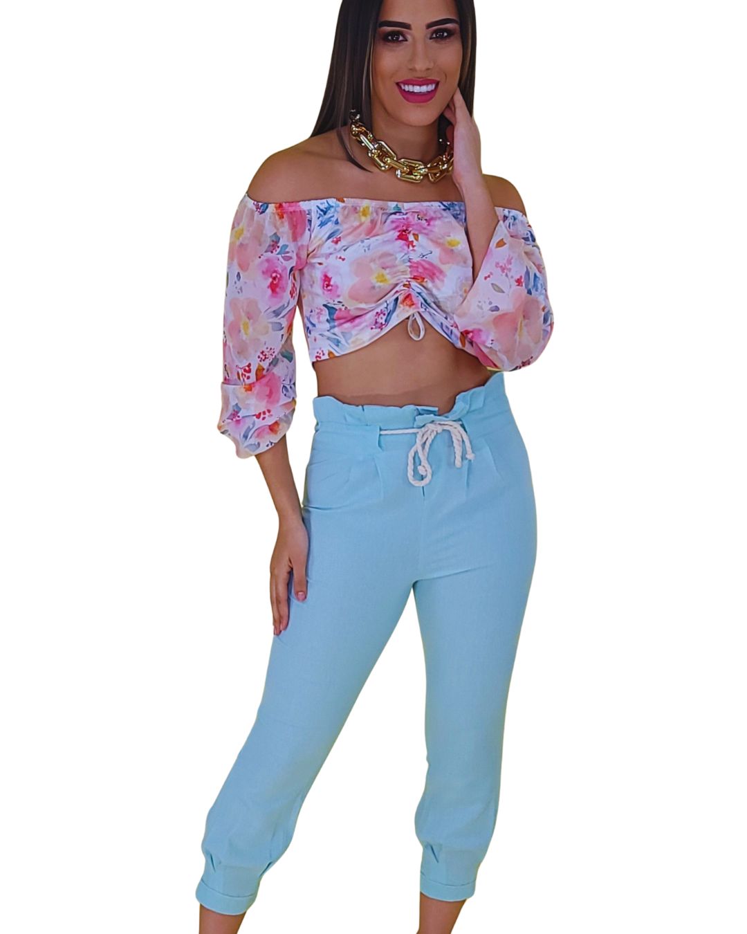 Pantalón capri
Pantalón azul pastel
Moda casual chic
Pantalón relax mujer
Ropa fresca verano
Outfit casual femenino
Pantalón con lazo
Ropa importada mujer
Moda ligera Puerto Rico
Pantalón capri primavera