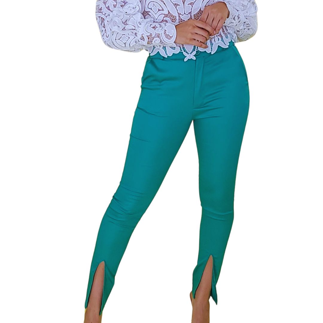 pantalón verde mujer
pantalón slim fit
pantalón cintura alta
pantalón elegante casual
moda oficina mujer
pantalón moderno
pantalón con aberturas
outfit fresco elegante
pantalón de algodón spandex
moda femenina versátil